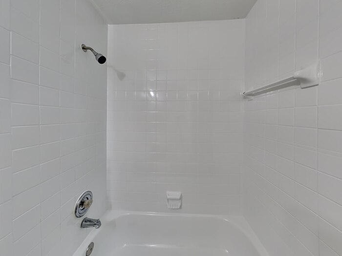 Building Photo - 2419 Sherwood Hollow Ln