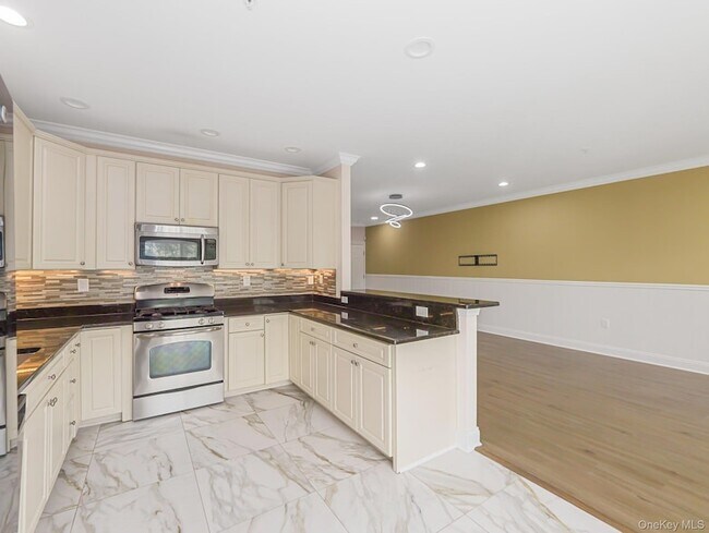 Building Photo - 1115 Balsam Dr