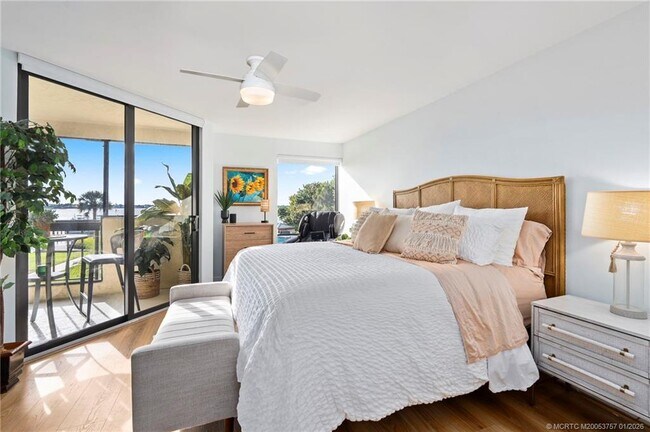 Building Photo - 625 NW North River Dr