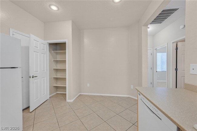 Building Photo - 2407 Jada Dr