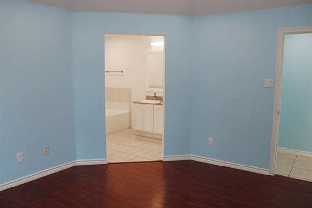 Building Photo - 755 Lakeside Dr