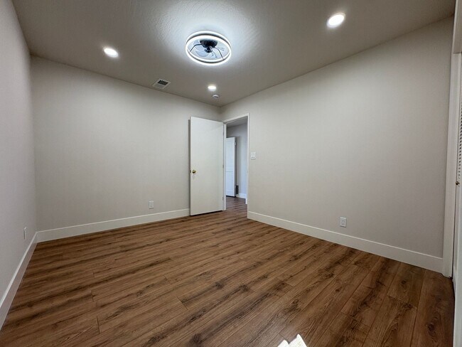 Building Photo - Modern Oasis in the Heart of Los Altos – U...