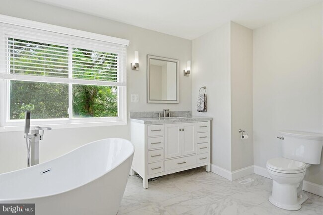 Building Photo - 9 Hibiscus Pl