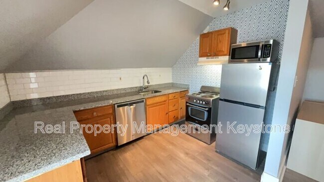 Building Photo - 923 Chislett St