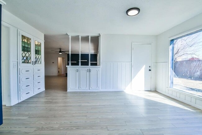 Building Photo - PRE-LEASING: Beautifully Updated 3 Bedroom Home