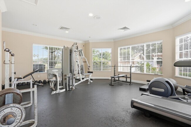 Building Photo - 520 Florida Club Blvd