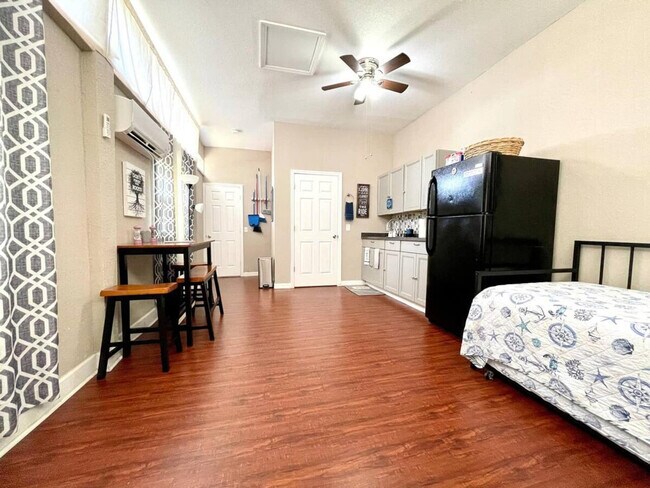 Building Photo - 1324 Catalpa Ln