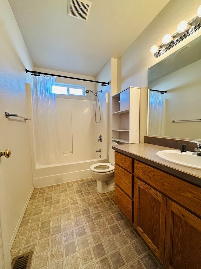Building Photo - Beautiful 3 Bedroom Home in a Great Fallon Location — Landscaping Included!
