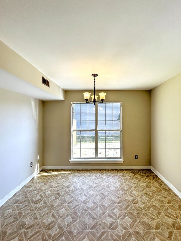 Building Photo - 6005 Almond Creek N Ln