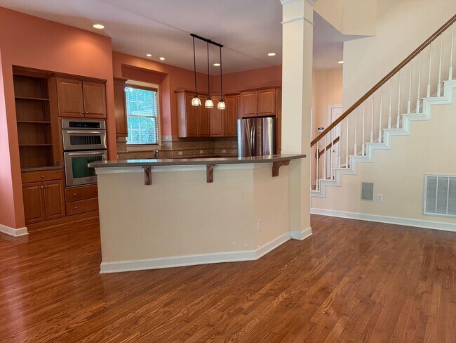 Building Photo - Stunning, Elegant Residence in Chapel Hill...