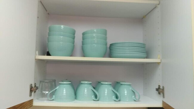 Building Photo - 8600 Ridgewood Ave