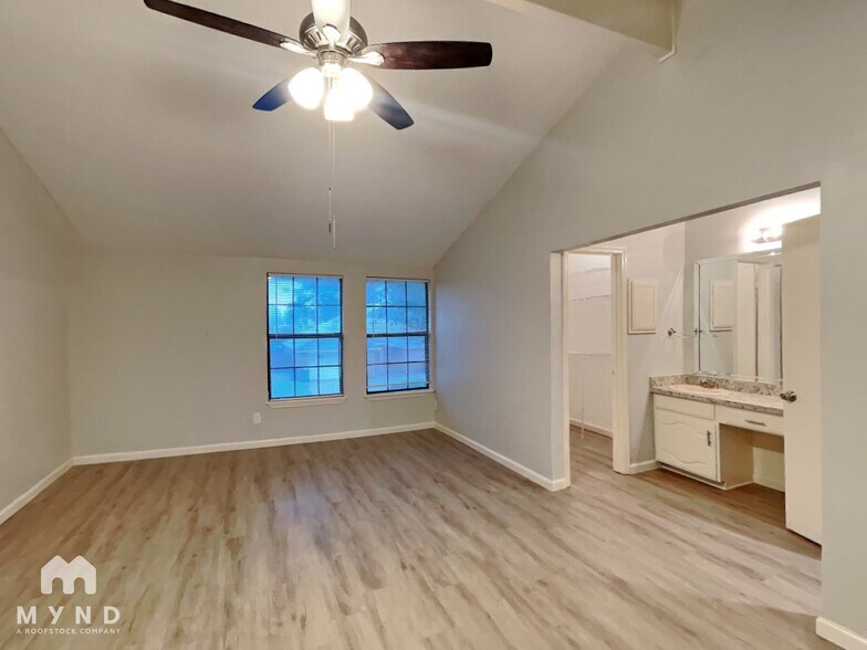 Building Photo - 5208 Rowcrop Dr
