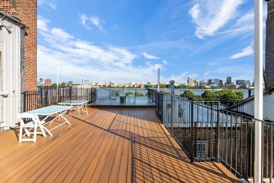 Building Photo - 520 Beacon St