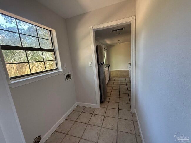 Building Photo - 6910 Heather Oaks Dr