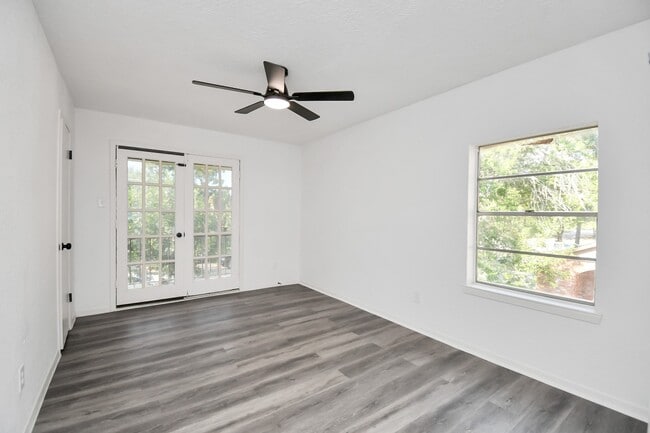 Building Photo - 7022 Castleview Ln