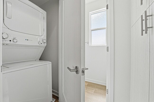 Building Photo - Detached Townhome - Private Roof Deck - With 360 Panoramic Views