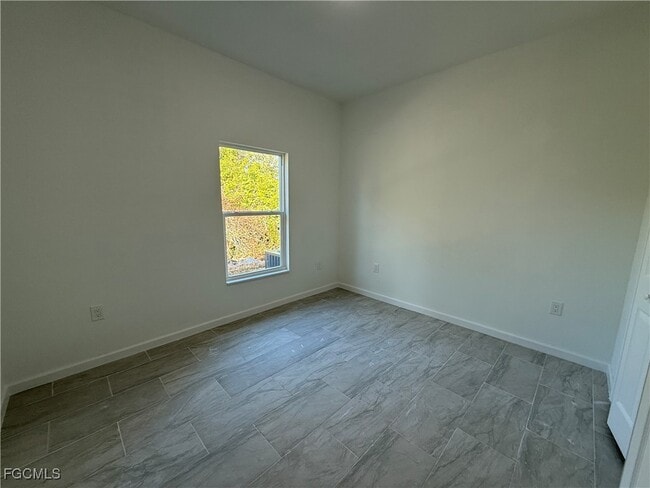 Building Photo - 1014 Lakeside Dr