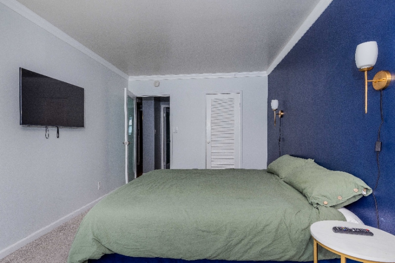 Building Photo - 1998 Broadway