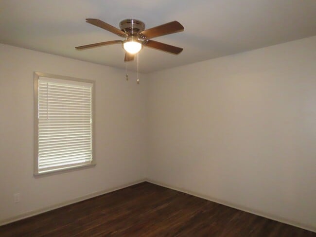 Building Photo - Updated 5 bedroom, 3 bathroom home in Tyle...