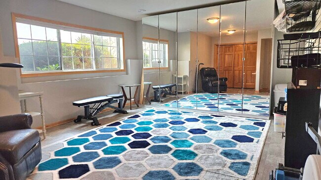 Building Photo - "Spacious 4-Bedroom Townhouse Retreat in Apple Valley - Modern Living with Ample Space!"