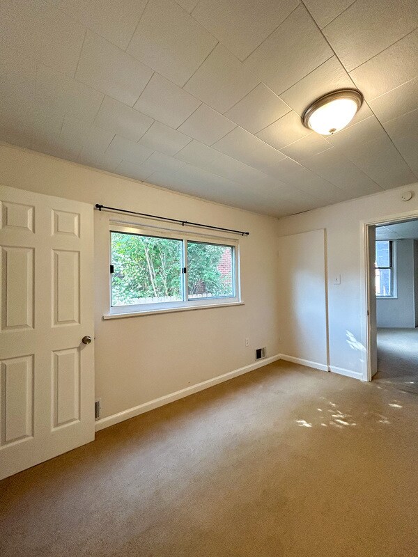 Building Photo - 1404 Wareman Ave