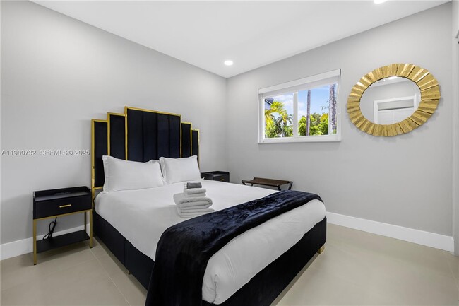 Building Photo - 1104 N 13th Terrace