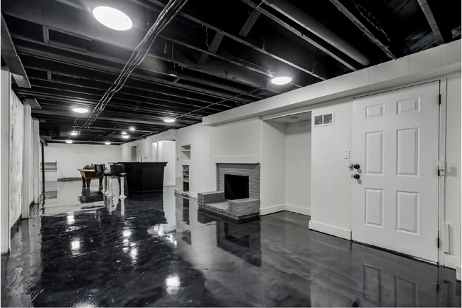 Building Photo - Spacious 5-Bed Kansas City Gem: Modern Com...