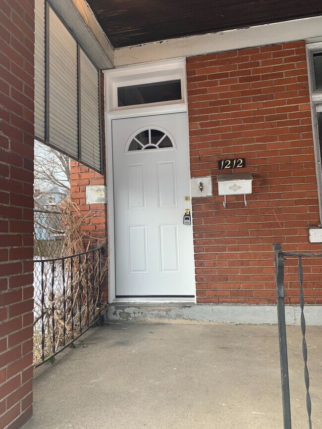 Building Photo - 3 Bed 1 Bath Home in the Marshall-Shadelan...