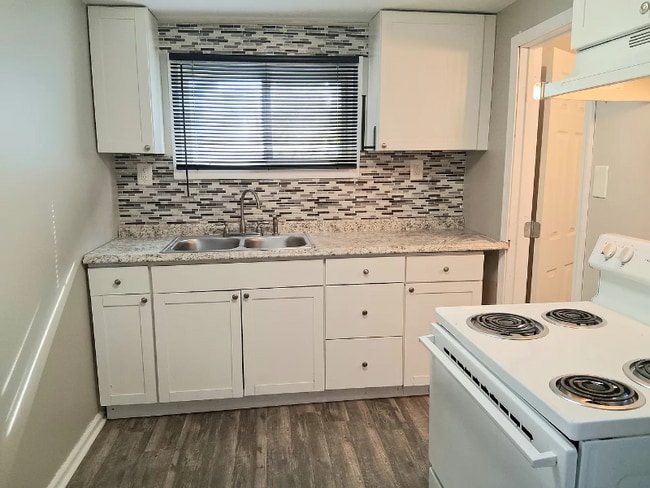 Building Photo - 3506 Kahlert Ave