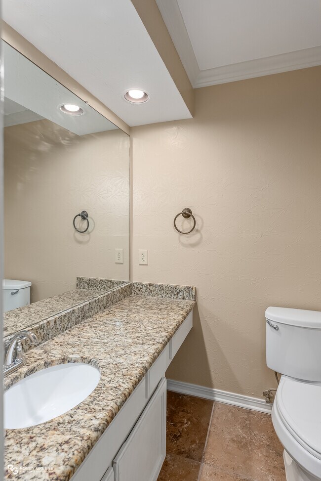 Building Photo - 10142 Carlsbad Dr