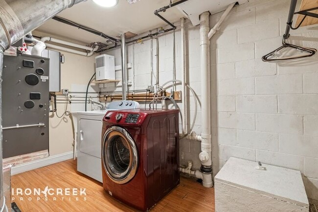 Building Photo - 25 Hazzard St