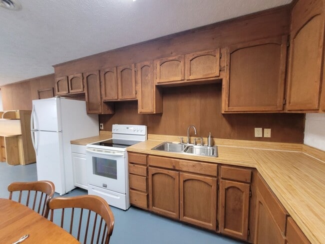 Building Photo - Nice Brick Home in Mount Airy