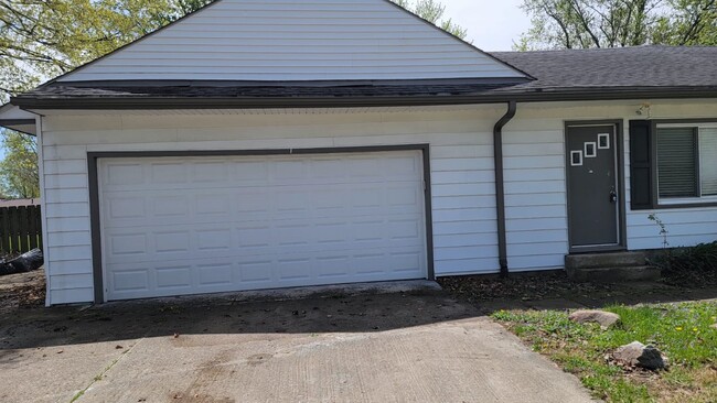 Building Photo - 416 W Wenger Rd