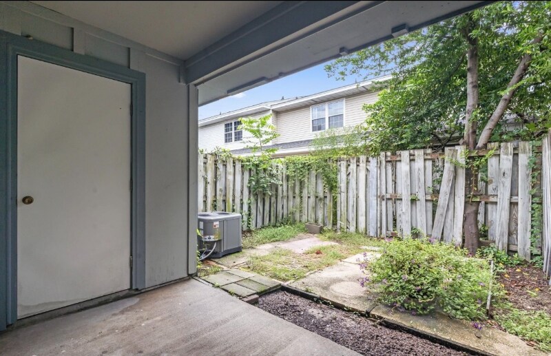 Building Photo - 713 67th Ave N