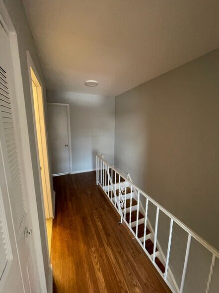 Building Photo - 1005 Walnut Ridge Est
