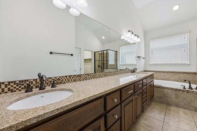 Building Photo - 14304 Senia Bend