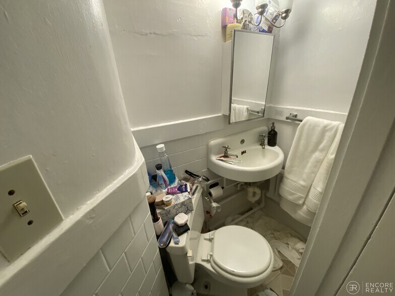 Building Photo - 58 Anderson St