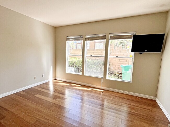 Building Photo - 12460 Picrus St