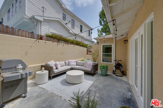 Building Photo - 2241 S Beverly Dr