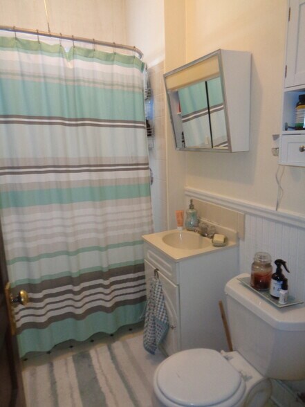 Building Photo - 73 Grove St