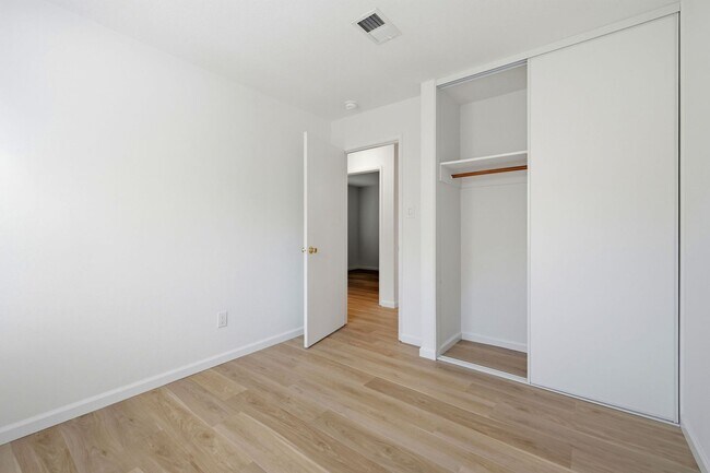 Building Photo - Spacious 4-bedroom 2-Bath in Desirable Area in Walnut Creek!