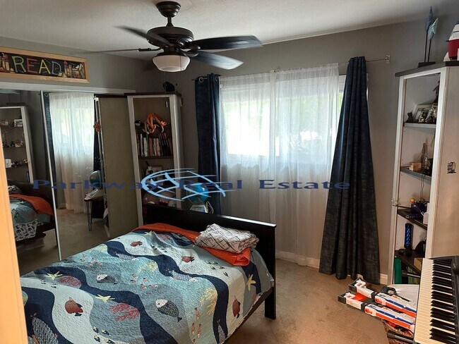 Building Photo - 347 S Westwind Dr