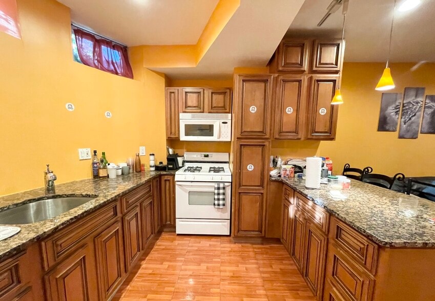 Building Photo - 30 Saint Germain St