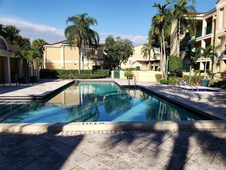 Primary Photo - 949 Riverside Dr