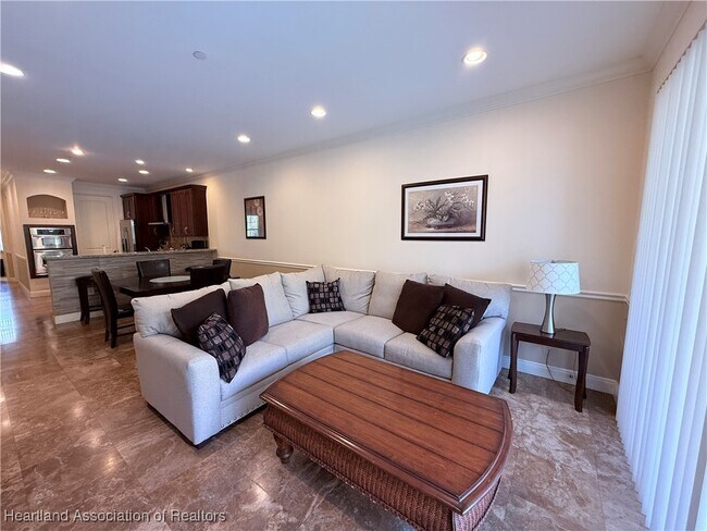Building Photo - 2351 Lakeview Dr