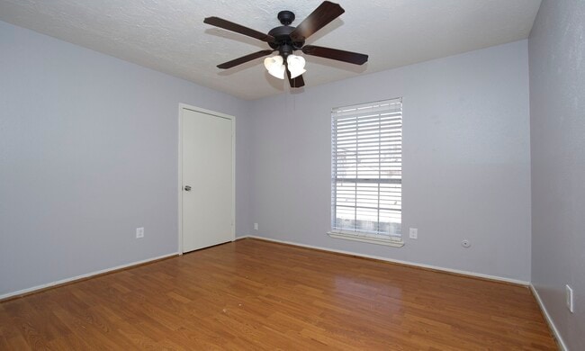 Building Photo - 14239 Montaigne Dr