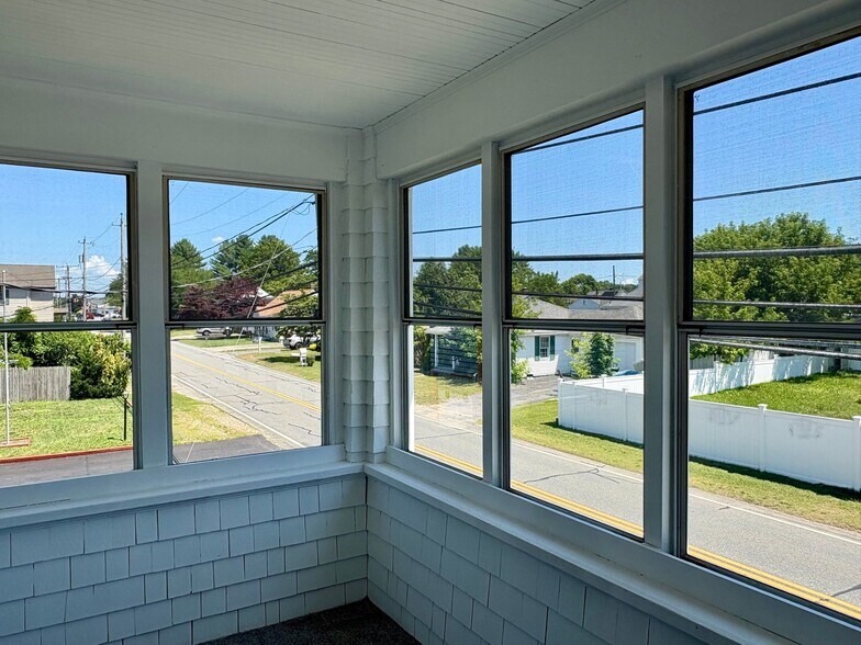 Building Photo - 163 Macomber Ave
