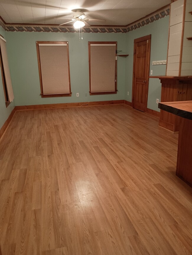 Building Photo - 105 L St