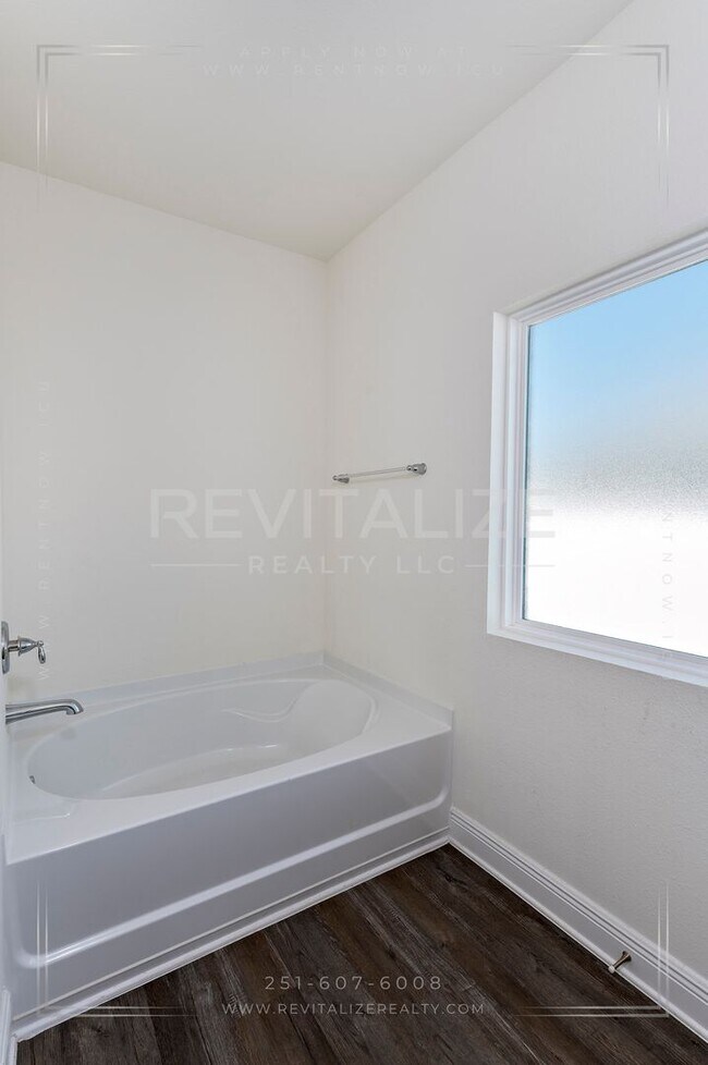 Building Photo - Move-in Ready 4 Bed 2 Bath Daphne Home in Jubilee Farms