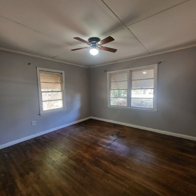 Building Photo - 112 Circle Dr